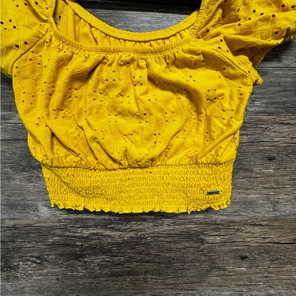 Hollister Yellow Smocked Eyelet Crop Blouse Size Medium - Picture 2 of 7